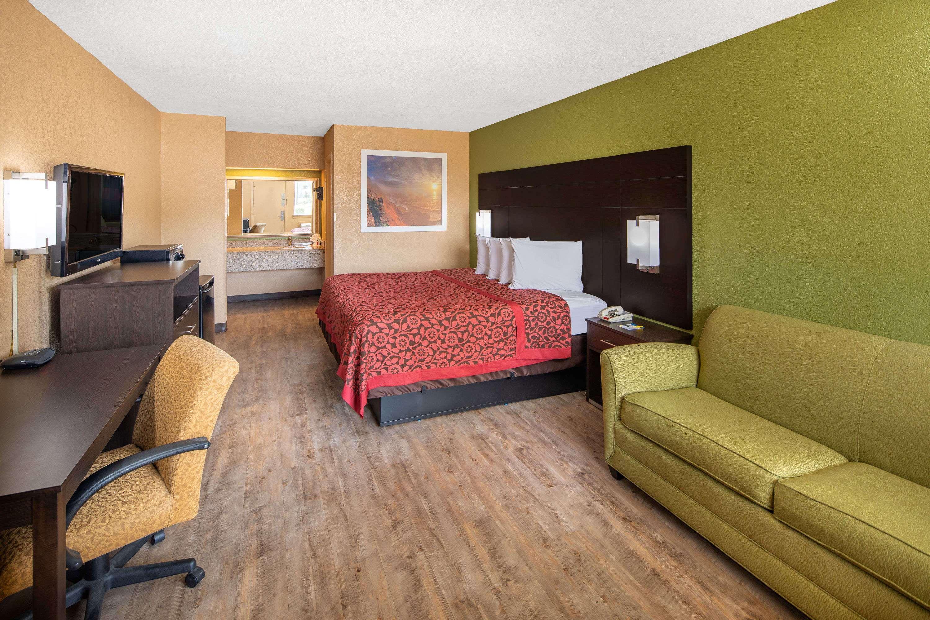 Days Inn By Wyndham Тупело Екстериор снимка